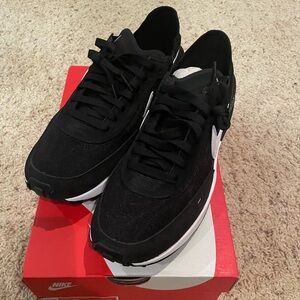 Nike women’s waffle one Black Sneakers
